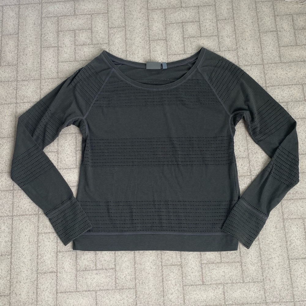 Athleta green Limitless Crew Neck Perforated Long Sleeve Tee Medium